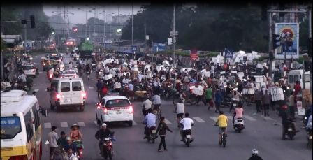 Lạnh sống lưng nhìn cảnh “đánh vô lăng lách cửu vạn” ở chợ đầu mối Long Biên