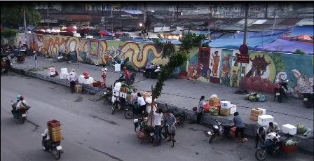 Lạnh sống lưng nhìn cảnh “đánh vô lăng lách cửu vạn” ở chợ đầu mối Long Biên