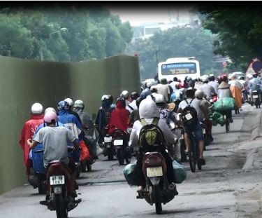 Dân than khổ vì cấm ô tô đường Cầu Giấy