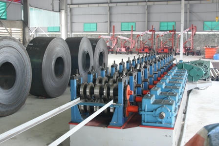 Tôn hộ lan đường cao tốc chuẩn quốc tế lần đầu tiên sản xuất tại Việt Nam