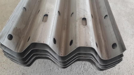 Tôn hộ lan đường cao tốc chuẩn quốc tế lần đầu tiên sản xuất tại Việt Nam