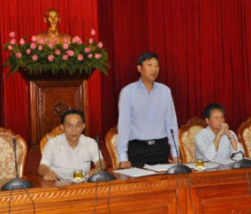 Nhà nổi Hồ Tây: To chình ình mà không tìm được chủ?