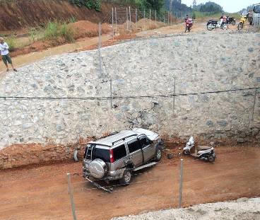 Tai nạn ô tô như “trong phim hành động” trên cao tốc Nội Bài – Lào Cai