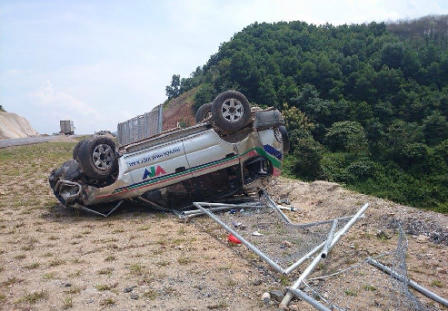 Tai nạn ô tô như “trong phim hành động” trên cao tốc Nội Bài – Lào Cai