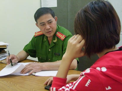 Hai thiếu nữ trốn khỏi “nhà chứa” vạch mặt kẻ buôn người qua biên giới