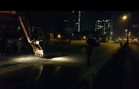 Hà Nội: Tiến hành “cấp cứu” mặt đường cầu cạn vành đai 3 