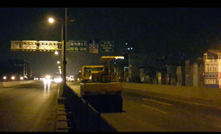 Hà Nội: Tiến hành “cấp cứu” mặt đường cầu cạn vành đai 3 