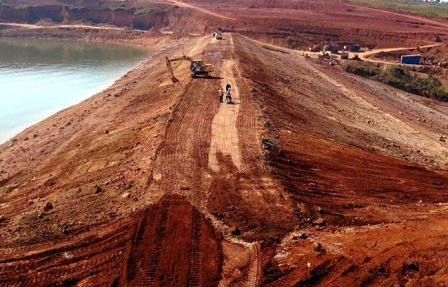 Hoàn thành giai đoạn 1 ”Đập bãi thải bùn số 6” nhà máy tuyển quặng Tân Rai