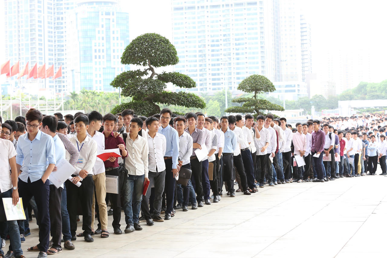 6.000 cử nhân dự thi GSAT vào Samsung