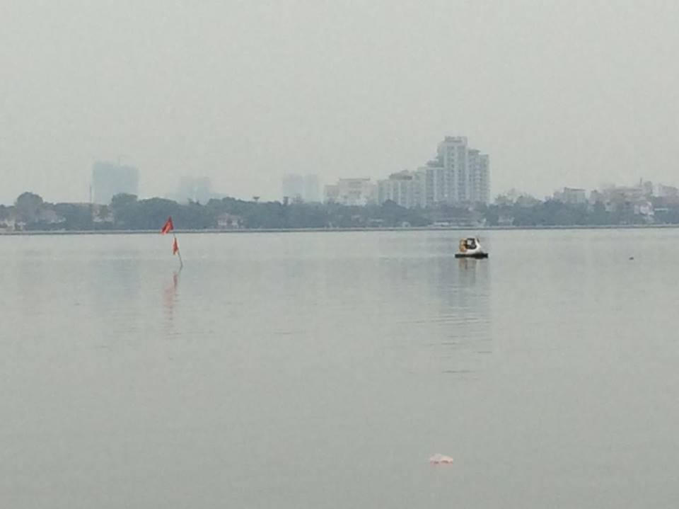 Hoảng loạn về từ 'cõi chết' sau hơn một giờ 'bập bênh' giữa Hồ Tây