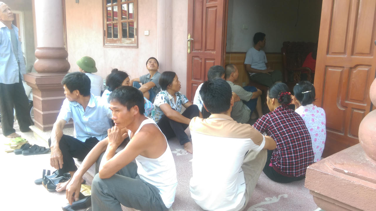 Lạ kỳ chuyện phải nộp thêm hàng trăm triệu đồng để nhận sổ đỏ 