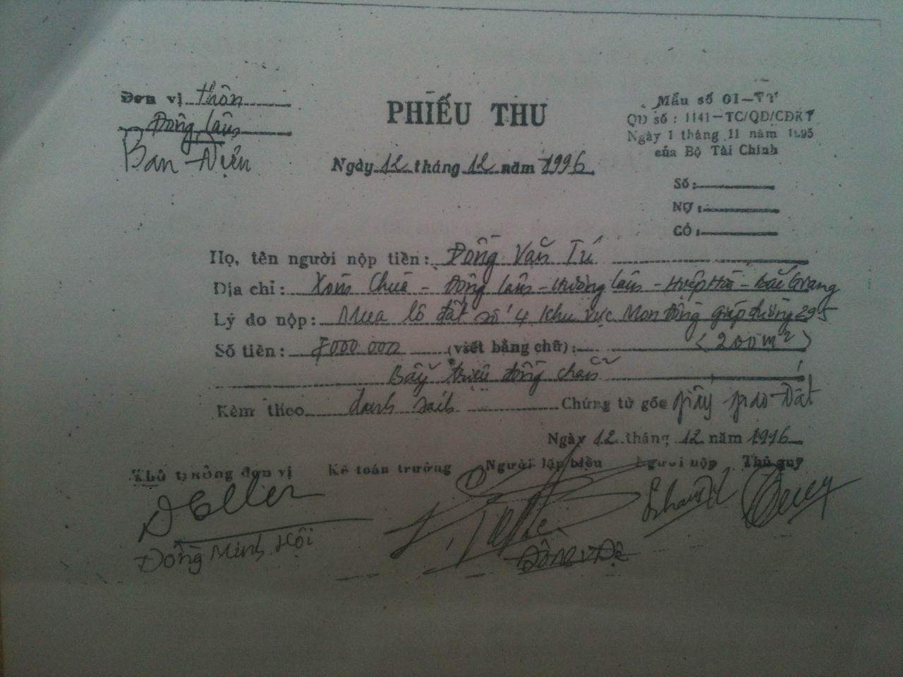 Lạ kỳ chuyện phải nộp thêm hàng trăm triệu đồng để nhận sổ đỏ 