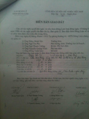 Lạ kỳ chuyện phải nộp thêm hàng trăm triệu đồng để nhận sổ đỏ 