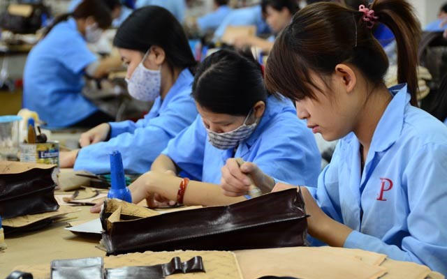 Từ 1/8, điều chỉnh lương nhiều đối tượng, khống chế lương 'sếp'