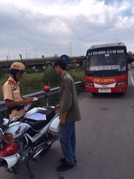 Cảnh sát Hà Nội ra quân xử lý 180 trường hợp xe khách vi phạm