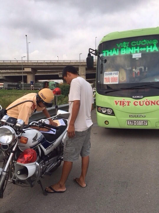 Cảnh sát Hà Nội ra quân xử lý 180 trường hợp xe khách vi phạm