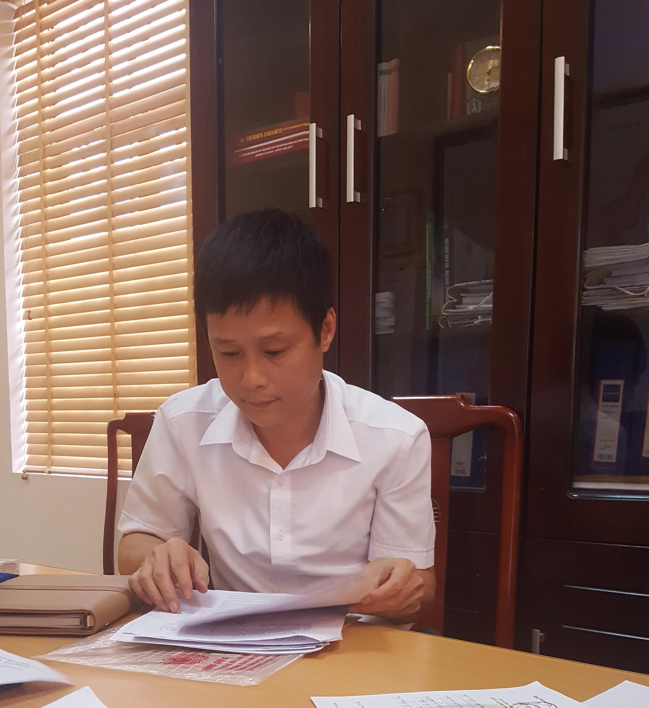 Quận Nam Từ Liêm 'giam' sổ đỏ của dân: 'Chúng tôi chỉ làm theo văn bản chỉ đạo'