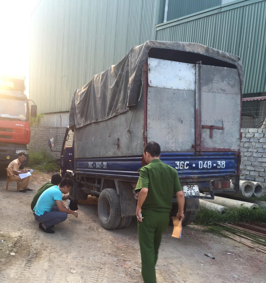 Vừa rời khỏi trung tâm đăng kiểm, xe tải gây tai nạn do mất phanh