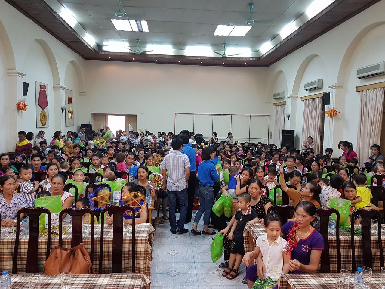 Hương Sen tổ chức “Ngày hội trăng rằm” cho các trẻ em đặc biệt