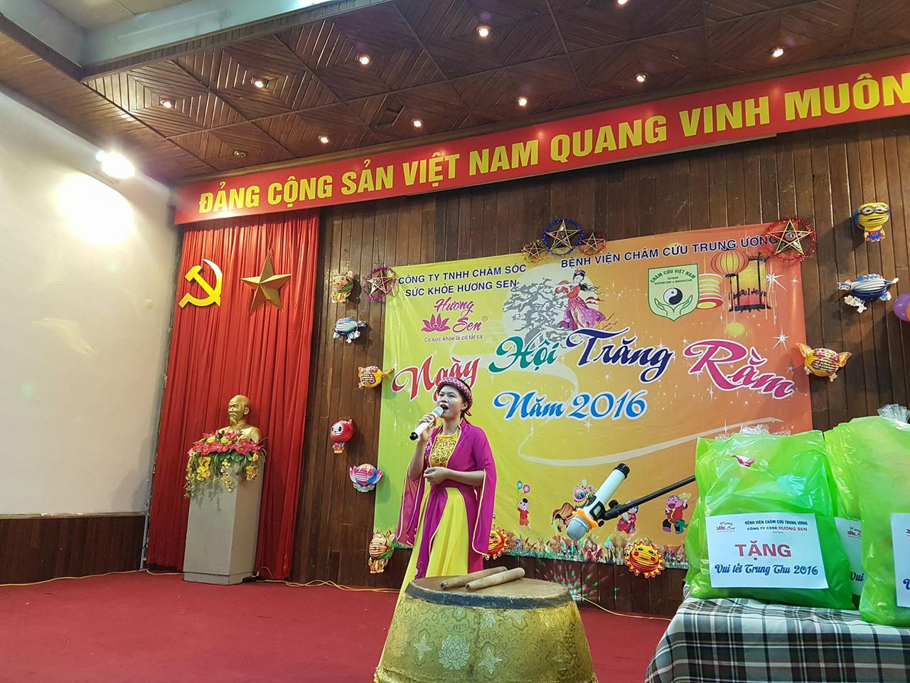 Hương Sen tổ chức “Ngày hội trăng rằm” cho các trẻ em đặc biệt