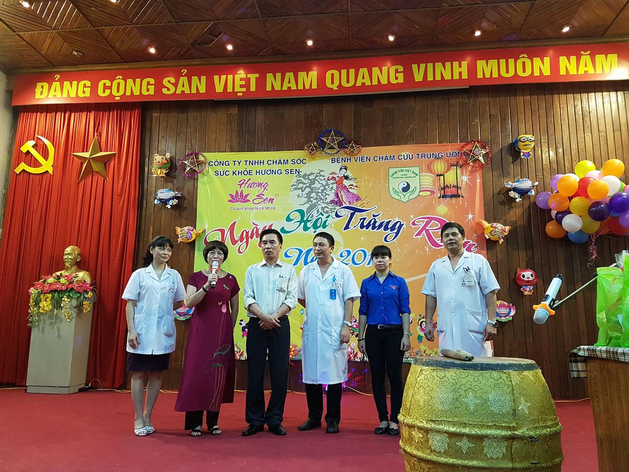 Hương Sen tổ chức “Ngày hội trăng rằm” cho các trẻ em đặc biệt