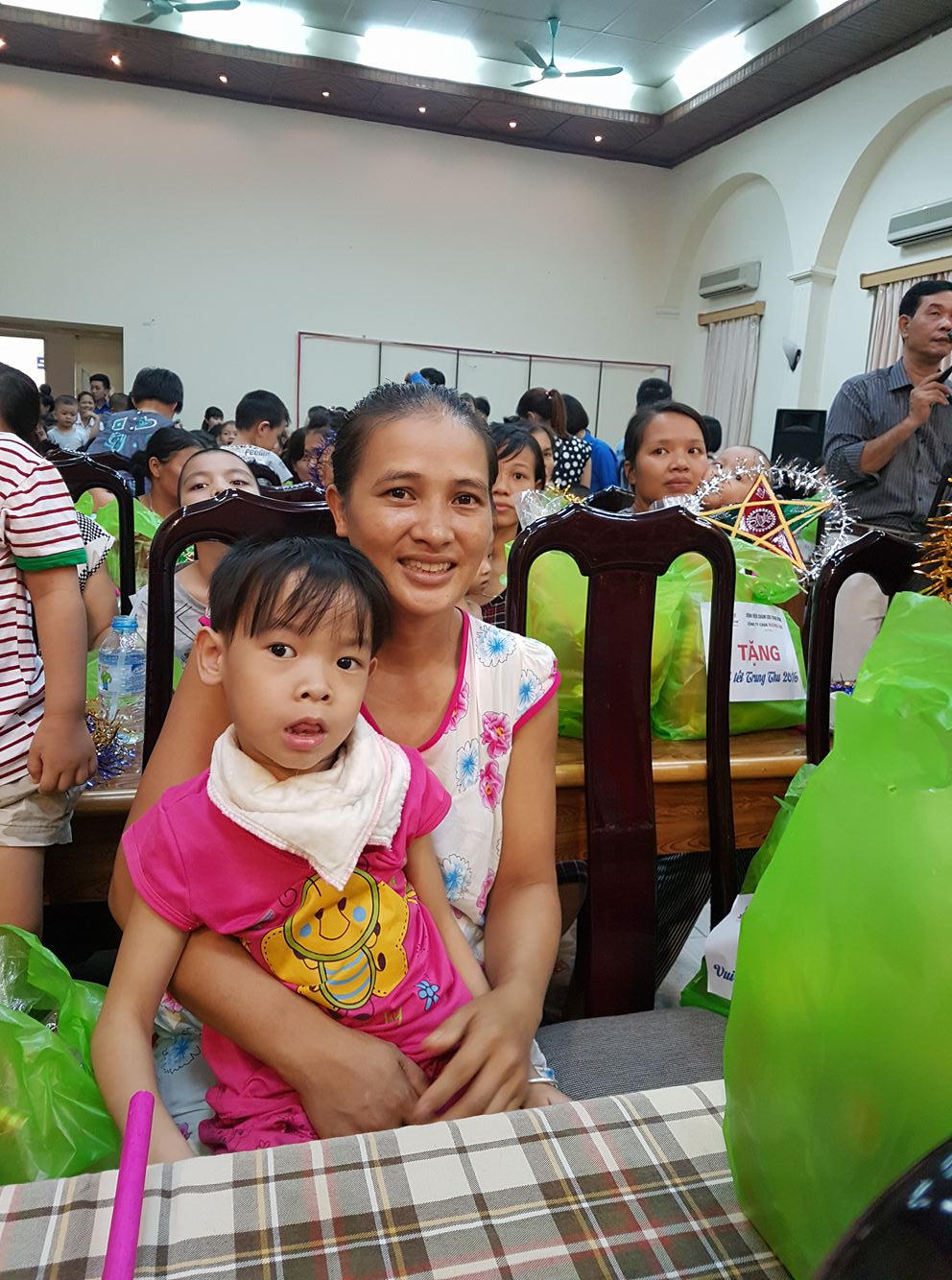 Hương Sen tổ chức “Ngày hội trăng rằm” cho các trẻ em đặc biệt