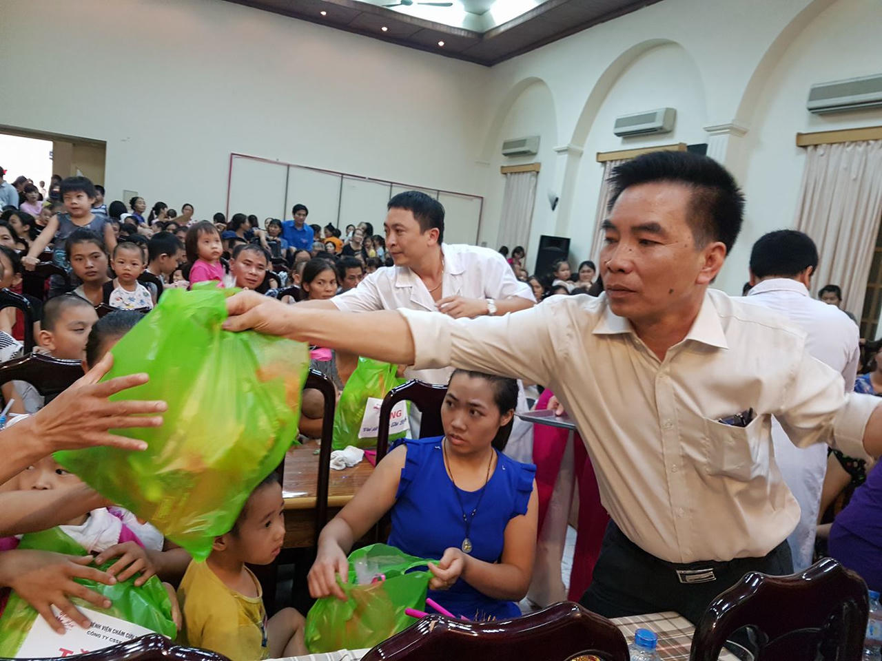 Hương Sen tổ chức “Ngày hội trăng rằm” cho các trẻ em đặc biệt