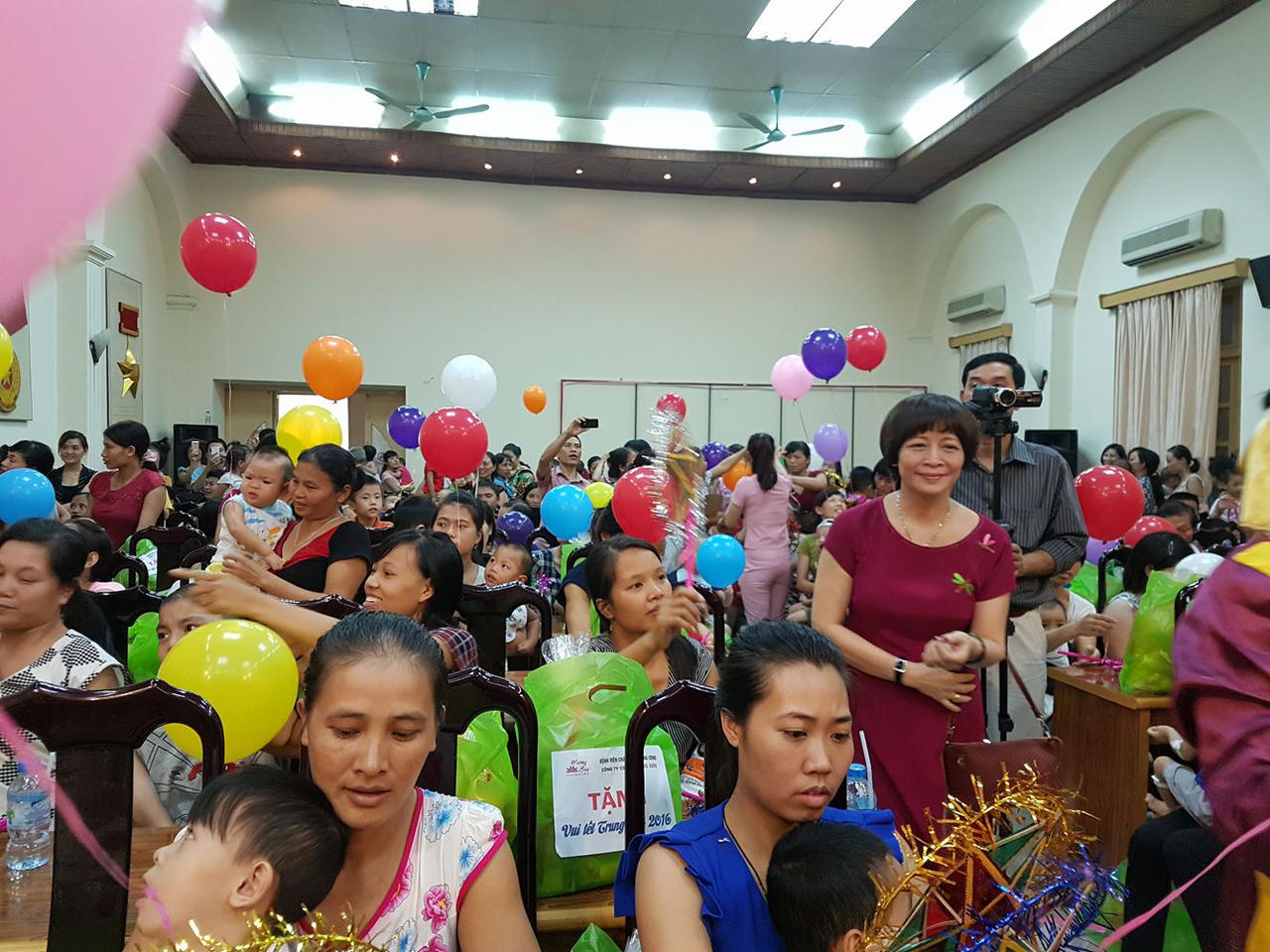 Hương Sen tổ chức “Ngày hội trăng rằm” cho các trẻ em đặc biệt