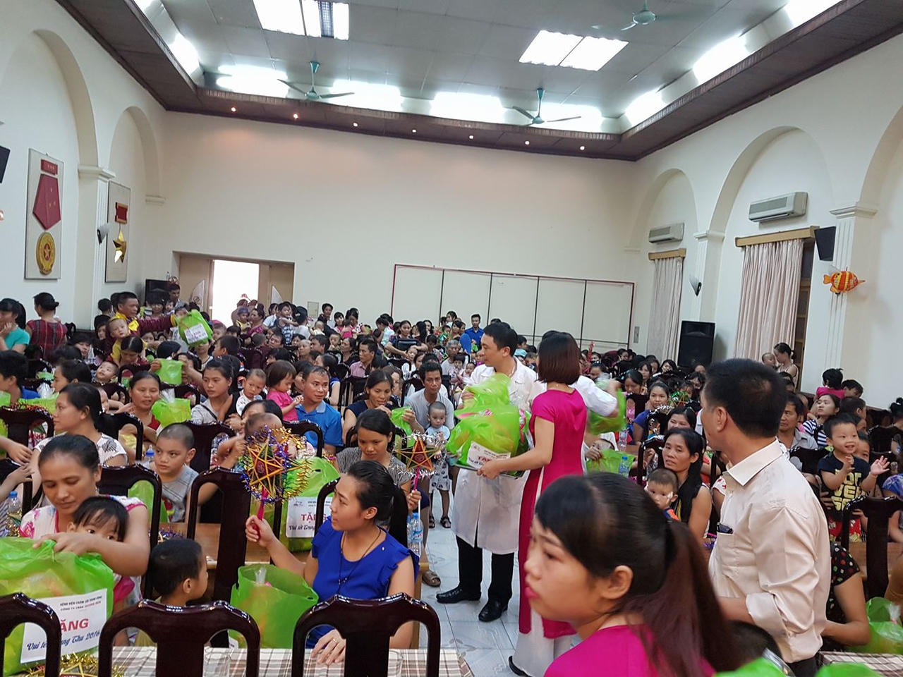 Hương Sen tổ chức “Ngày hội trăng rằm” cho các trẻ em đặc biệt