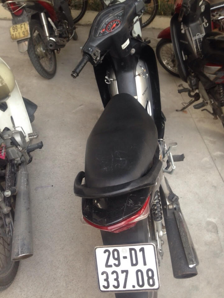 Cảnh sát dẫn đoàn bắt cướp, trả lại tài sản cho người dân