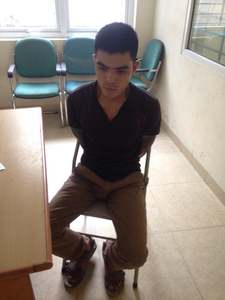 Cảnh sát dẫn đoàn bắt cướp, trả lại tài sản cho người dân