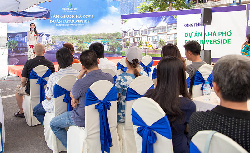 Viên mãn và hạnh phúc trong ngày Lễ Bàn Giao nhà tại Park Riverside