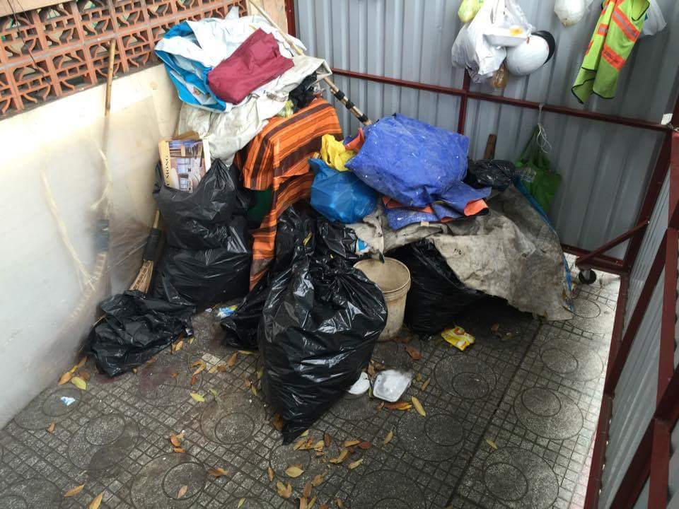 TPHCM: Bất cập tình trạng “cổng trường là địa điểm tập kết rác”