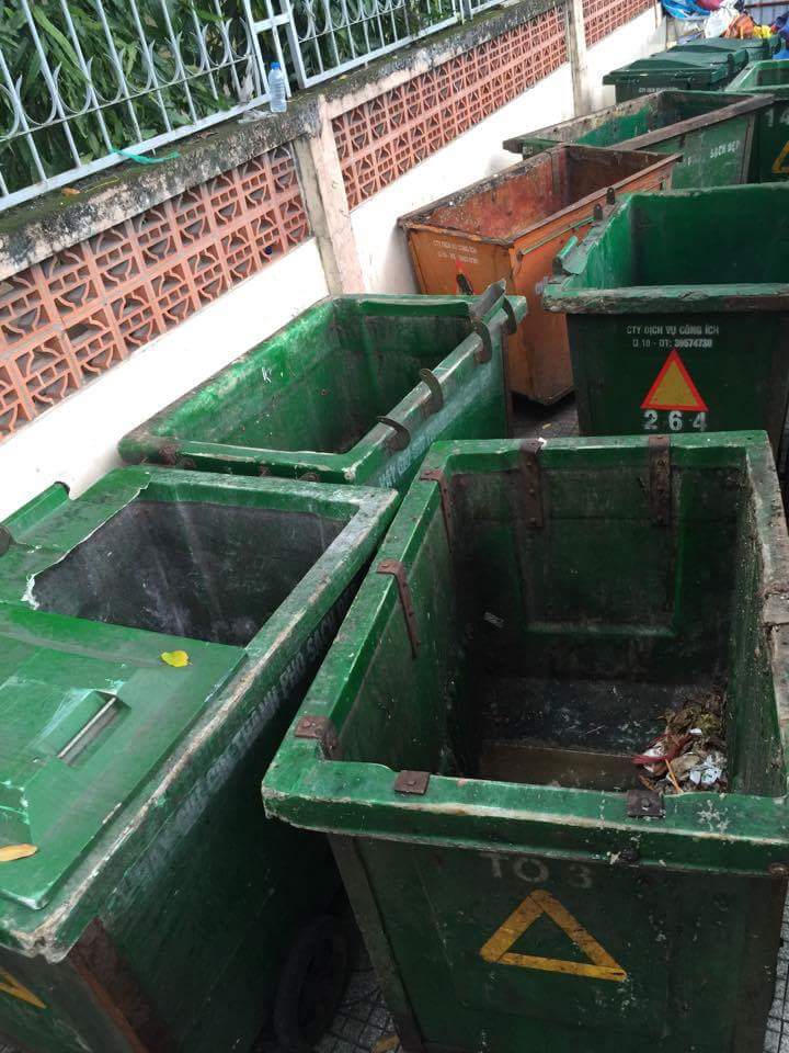 TPHCM: Bất cập tình trạng “cổng trường là địa điểm tập kết rác”