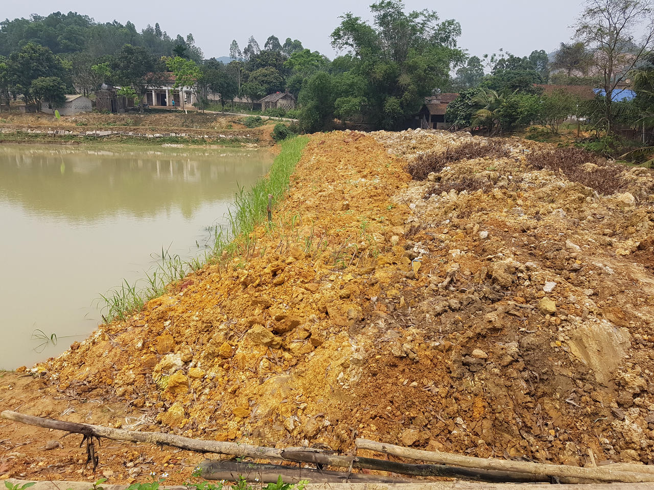 Xã Ngọc Thanh – Thị xã Phúc Yên: Diện tích hồ Ba Dốc bị “xâu xé”?