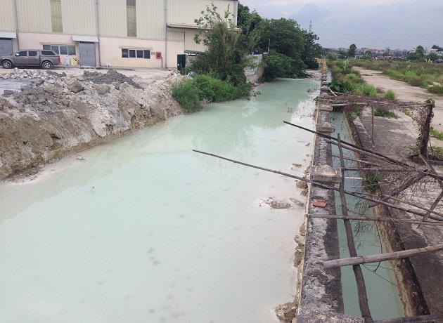 Trạm trộn bê tông Sông Đà – Việt Đức : Sản xuất hay “bức tử” nguồn nước?