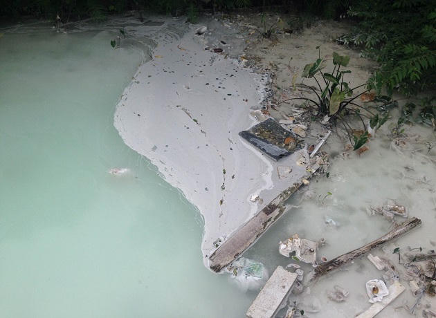 Trạm trộn bê tông Sông Đà – Việt Đức : Sản xuất hay “bức tử” nguồn nước?