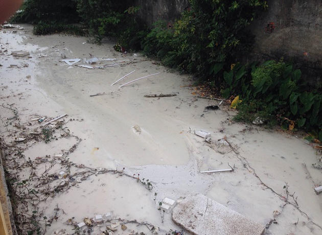 Trạm trộn bê tông Sông Đà – Việt Đức : Sản xuất hay “bức tử” nguồn nước?