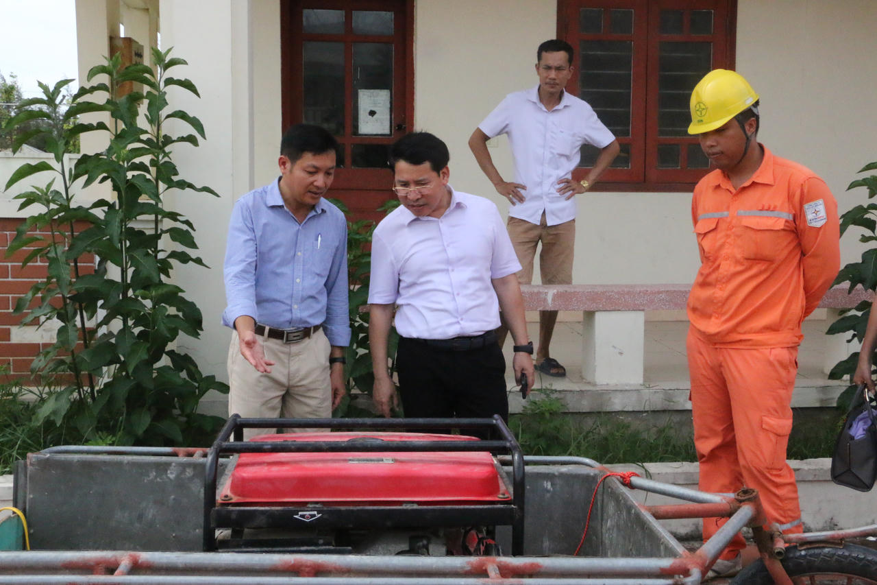 Đảo Cô Tô dùng máy phát điện phục vụ 71 thí sinh tham gia thi THPT