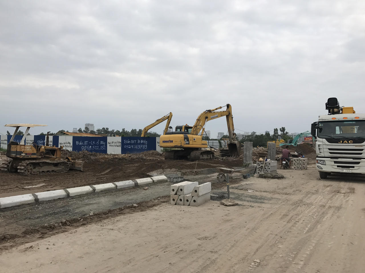 Thi công thần tốc tại tuyến đường trục phía Nam Hà Nội