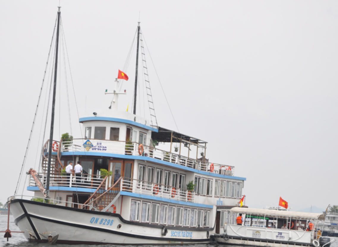 Đạt 29 tiêu chí, 2 tàu du lịch trên Vịnh Hạ Long được trao nhãn “Cánh buồm xanh”