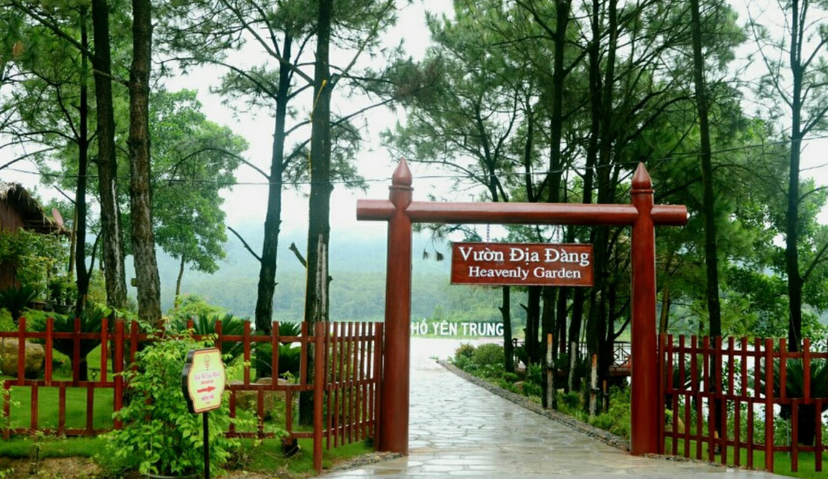 Trao “khóa tình yêu” cho 5 đôi uyên ương tại điểm du lịch sinh thái hồ Yên Trung