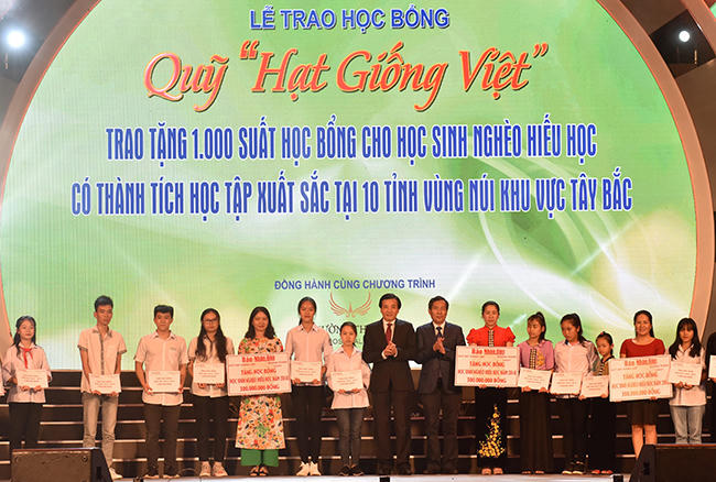 “Quỹ Hạt Giống Việt” trao tặng 1000 suất học bổng cho học sinh 10 tỉnh Miền núi phía Bắc 