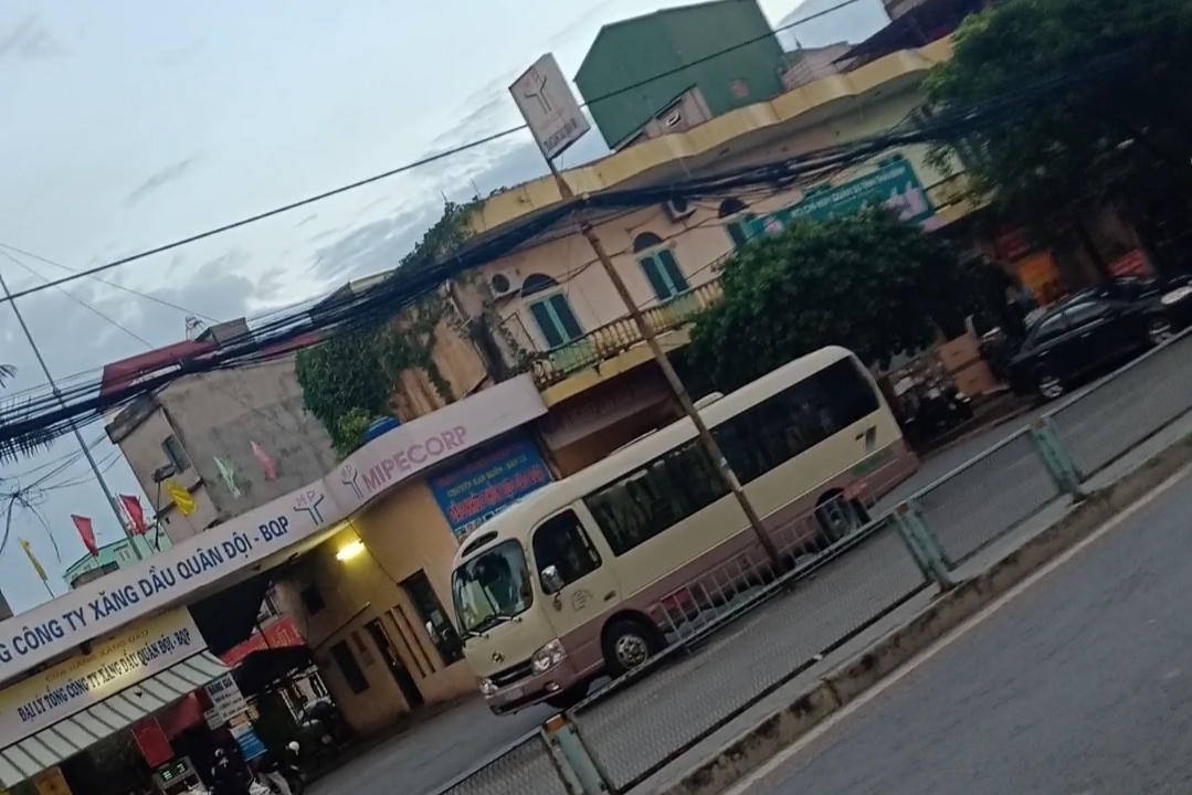 Thái Bình: Xe dù, bến cóc ngang nhiên hoạt động rầm rộ, TTGT, CSGT vắng bóng