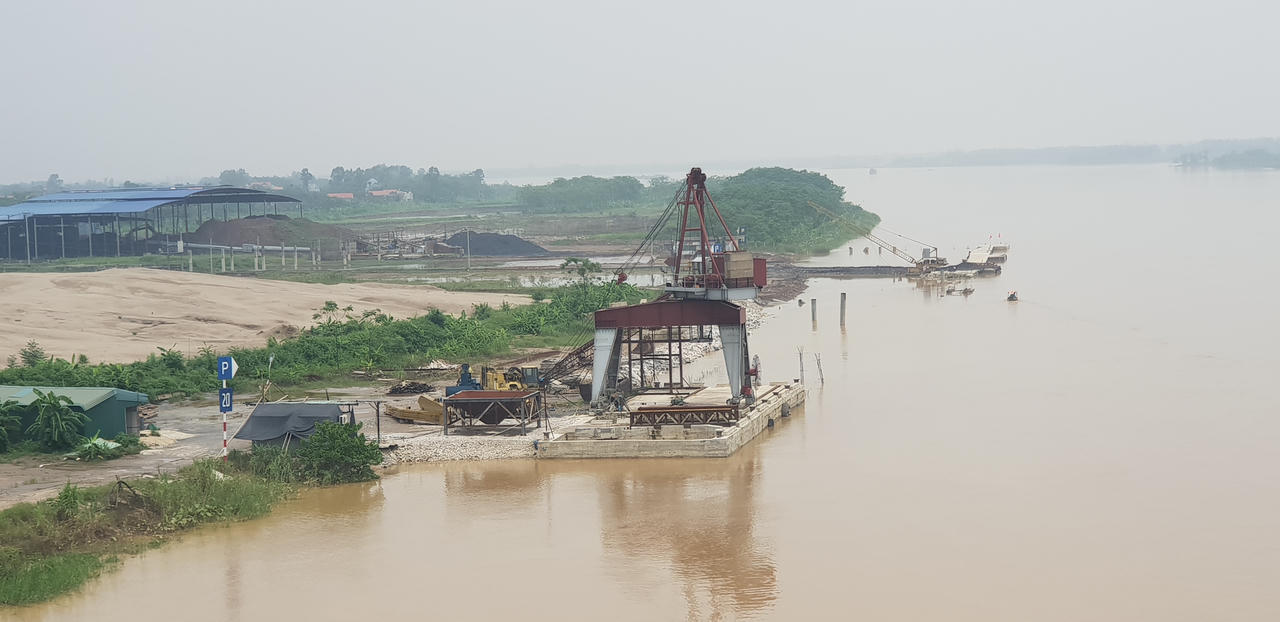 Công ty CP gạch Đại Hoàng ngang nhiên coi thường pháp luật, xây dựng nhà xưởng trên hành lang thoát lũ?