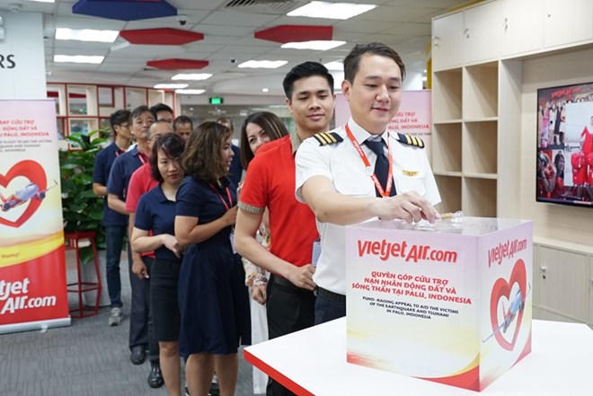 VietJet Air chở 7 tấn hàng cứu trợ tới Indonesia