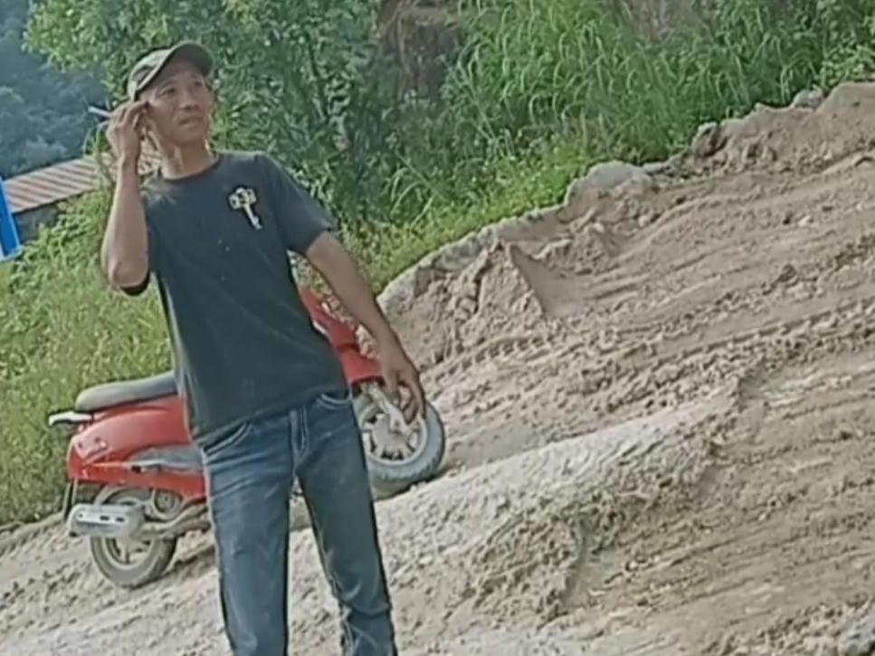 Khai thác trái phép hàng trăm khối cát mỗi ngày, Chủ tịch phường Cửa Ông nói “sẽ cho kiểm tra ngay”