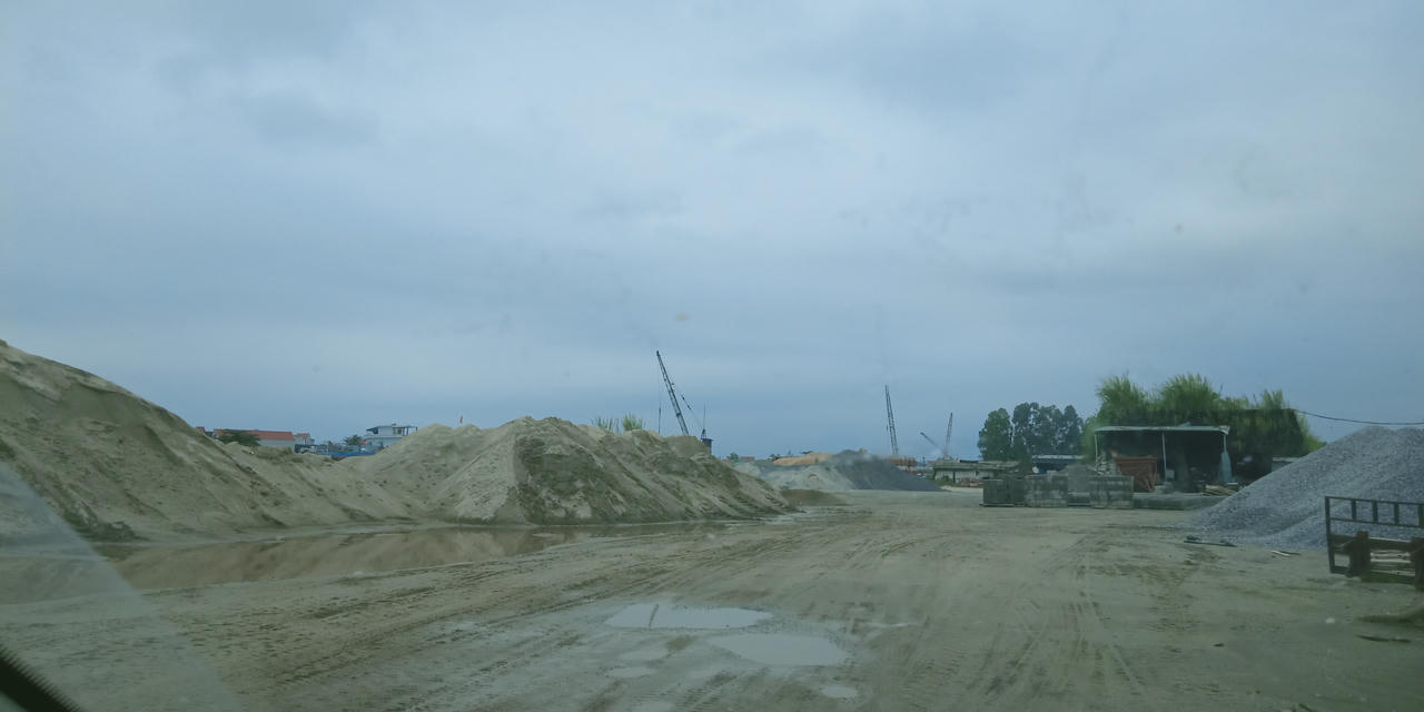 Quảng Ninh: Lập cảng bến hàng ngàn m2 trái phép trên hành lang đê, cán bộ xã quản lý “bằng miệng”?