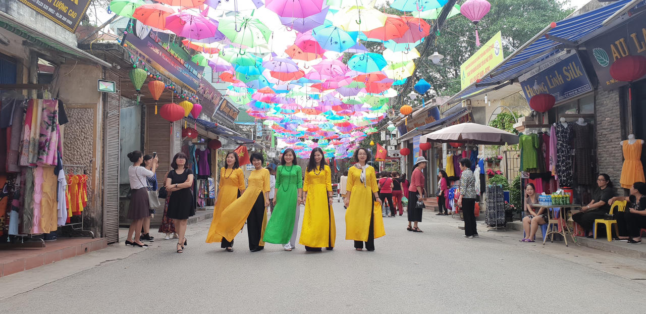 Mãn nhãn với làng lụa Vạn Phúc trong tuần lễ 'Sắc lụa ngàn năm'