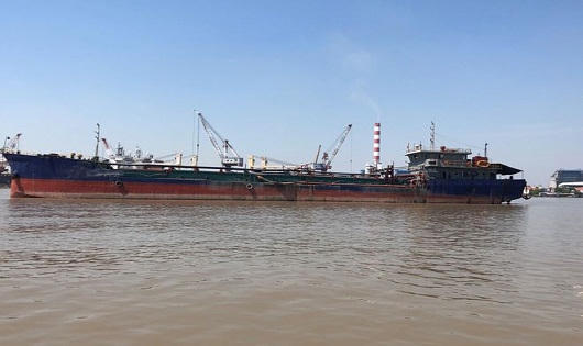 Hải Phòng: Đổ thải ngoài vị trí cấp phép, tàu HBC 25 không bị xử phạt